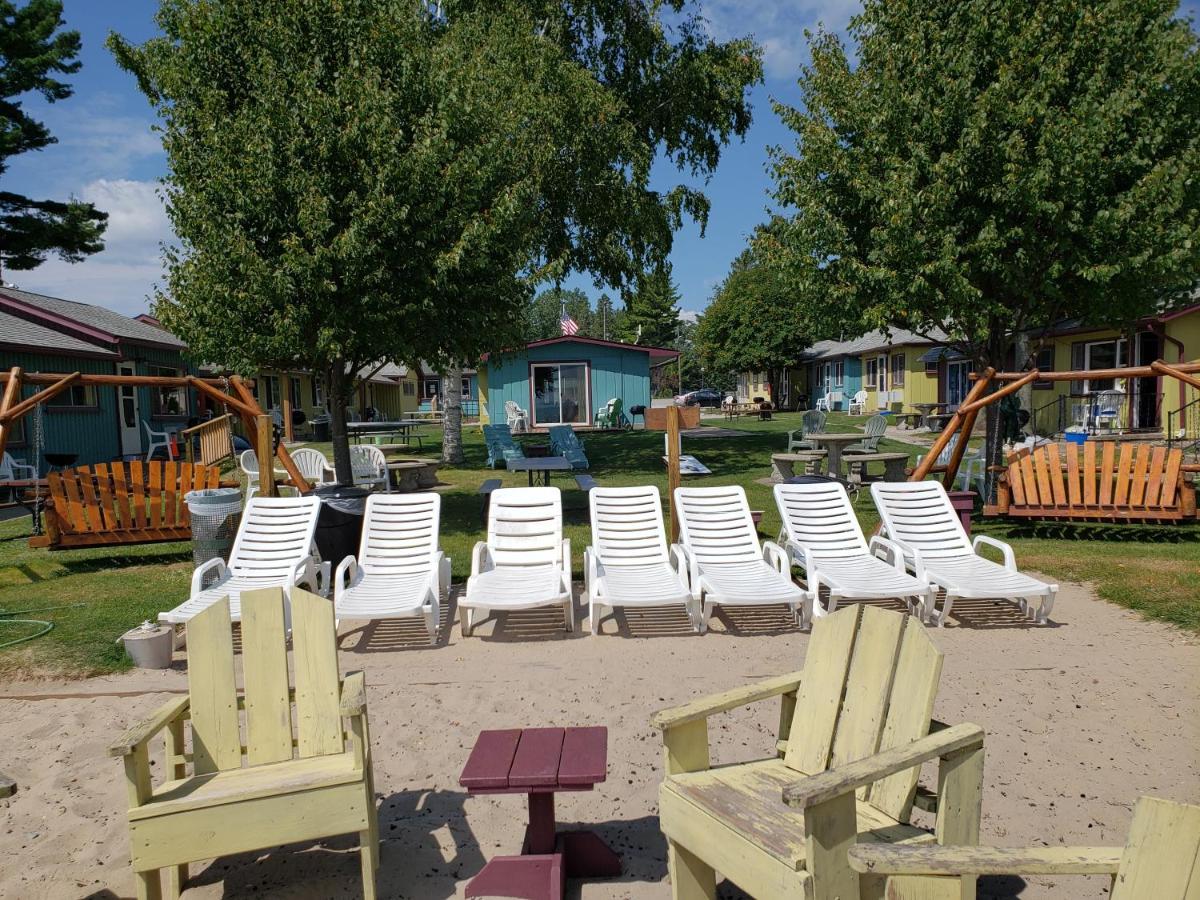 Paradise Beach Resort Tawas City Exterior photo