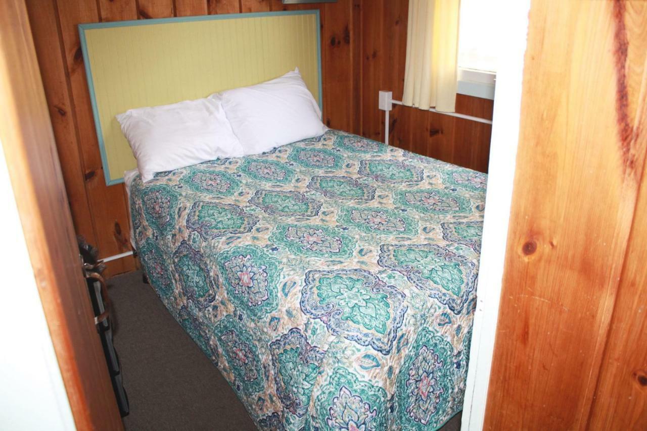 Paradise Beach Resort Tawas City Exterior photo