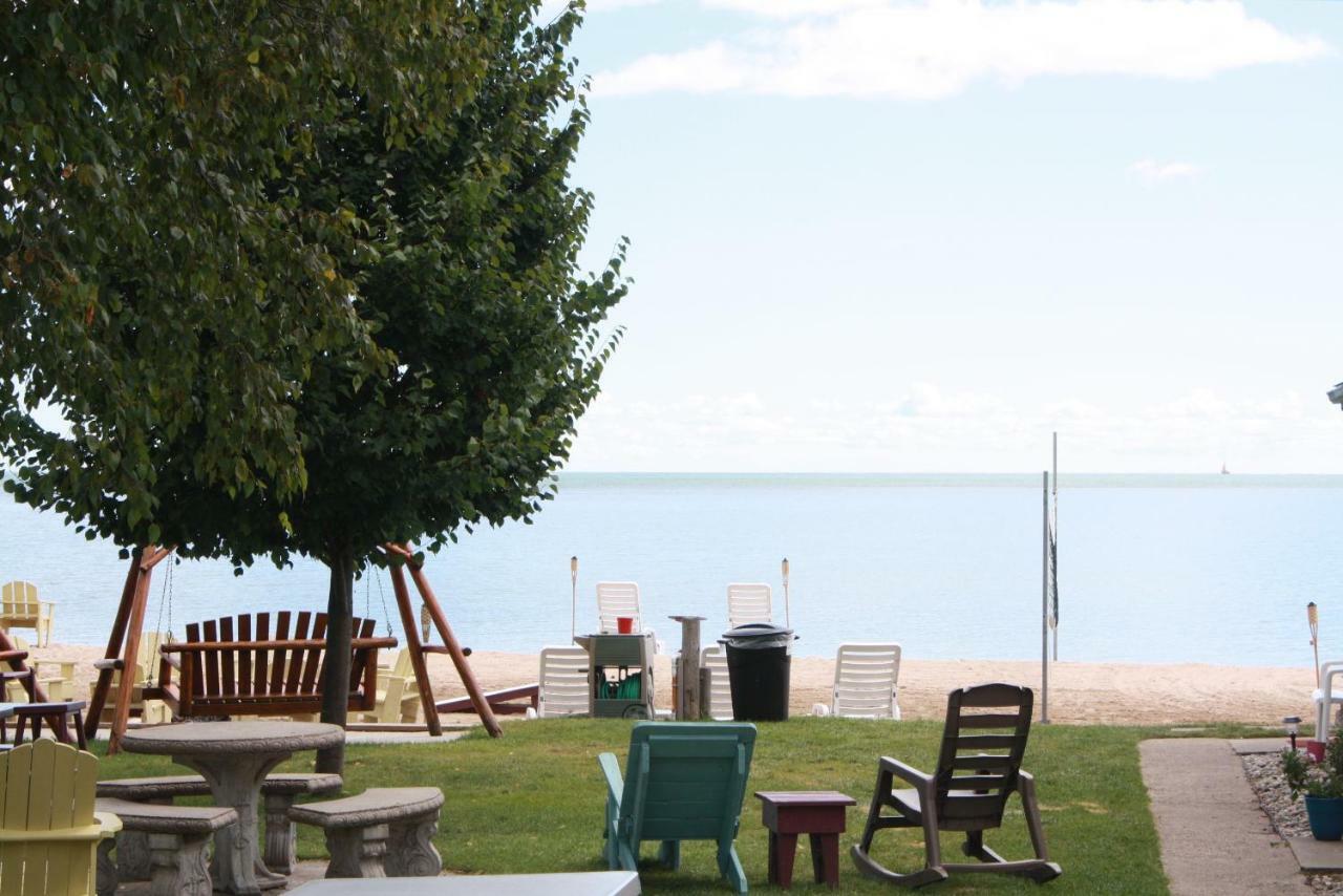 Paradise Beach Resort Tawas City Exterior photo